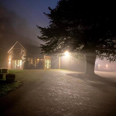 ホテル Acorns Old Farm Felton  エクステリア 写真