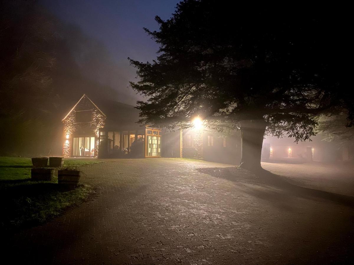 ホテル Acorns Old Farm Felton  エクステリア 写真