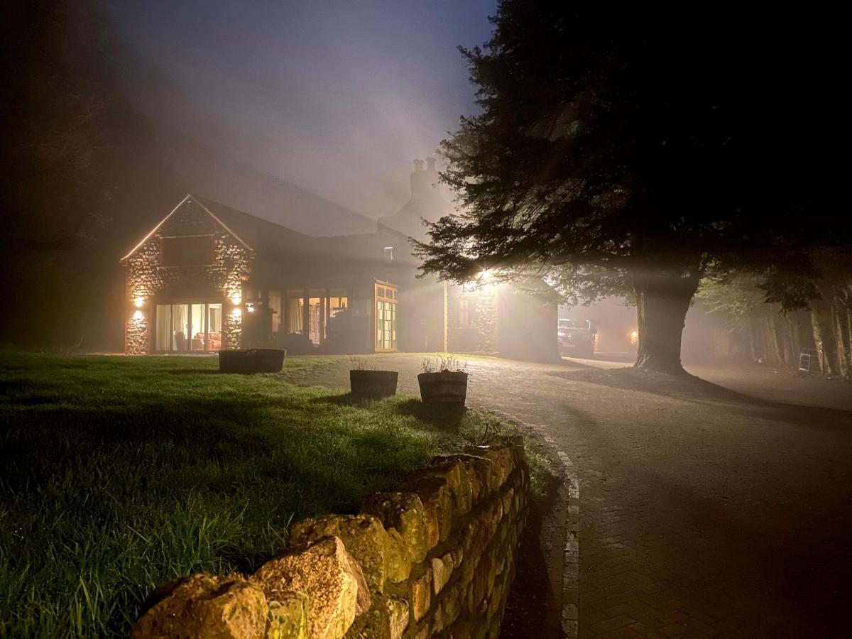 ホテル Acorns Old Farm Felton  エクステリア 写真