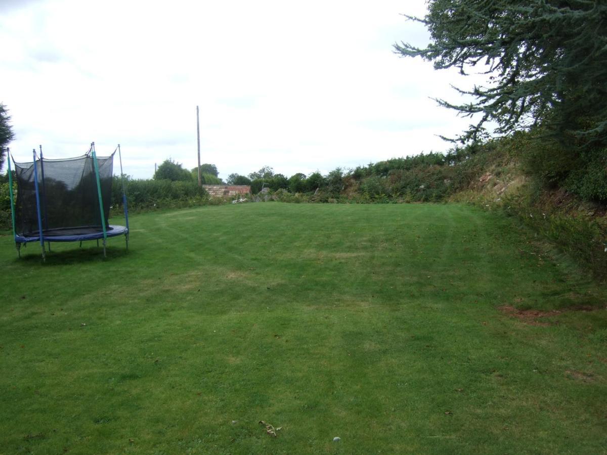 ホテル Acorns Old Farm Felton  エクステリア 写真